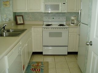 ResortQuest Rentals at Majestic Sun Condominiums0