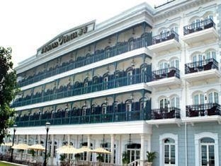 Rocks Hotel0