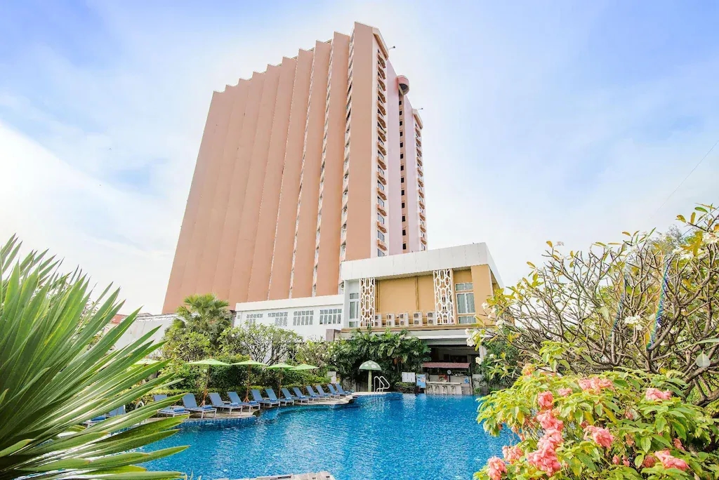 โรงแรมโกลเด้นบีช ชะอำ (Golden Beach Cha-Am Hotel)0