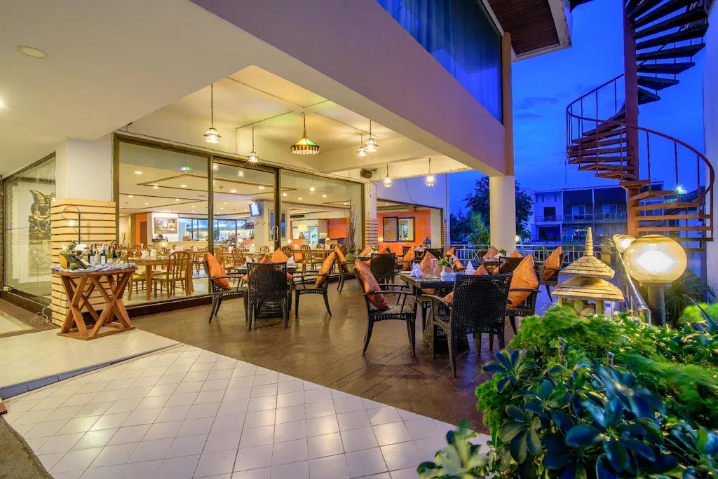 โรงแรมโกลเด้นบีช ชะอำ (Golden Beach Cha-Am Hotel)2