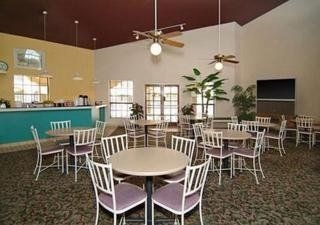Clarion Suites Yuma4