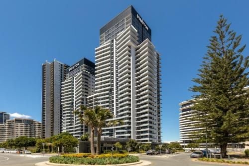 Meriton Suites Broadbeach0