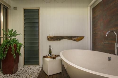 Byron Lakeside Holiday Apartments1