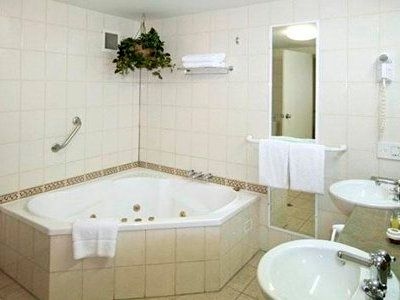 Quality Hotel Sheridan Plaza4