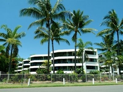 รอยดอนบีชฟร้อนท์อพาร์ทเม้น (Roydon Beachfront Apartments)0