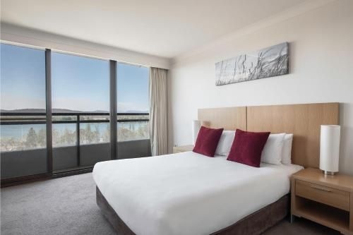 BreakFree Capital Tower Canberra1
