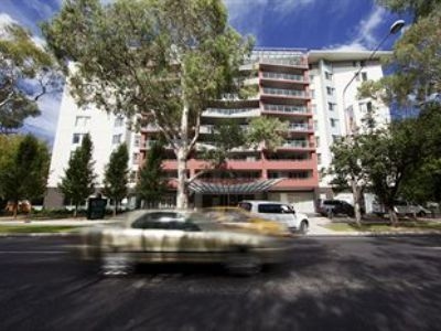 Clifton Suites On Northbourne0