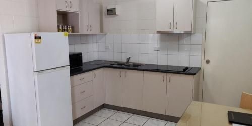 Coconut Grove Holiday Apartments2