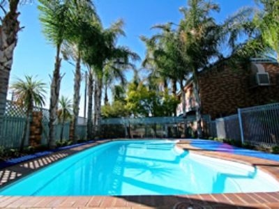 แคทเทิลแมนคันทรีมอเตอร์อินน์แอนด์เซอวิสอพาร์ตเมนท์ (Cattleman's Country  Motor Inn)4