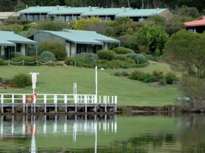 Gipsy Point Lakeside1