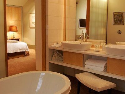 Islington Hotel4
