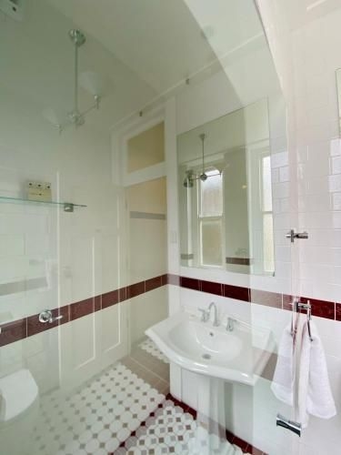 Carrington Hotel (Carrington)1