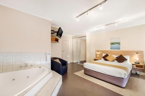 Ciloms Airport Lodge1