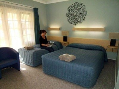 Poplars Motel4