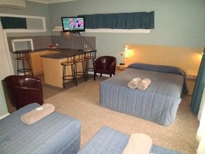 Poplars Motel3