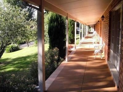 Poplars Motel1