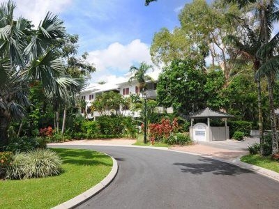 Oasis At Palm Cove Hotel1
