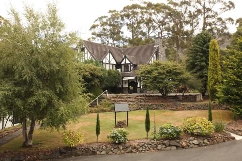 Fox And Hounds Inn4