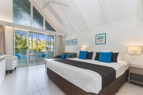 By The Sea Port Douglas Apartments1