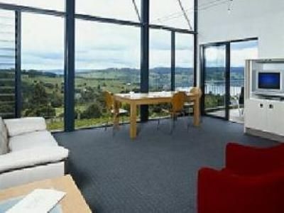 Rosevears Vineyard Retreat4