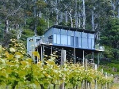 Rosevears Vineyard Retreat1