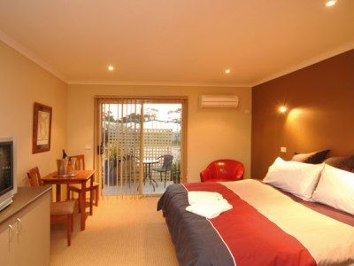 Motel Strahan1