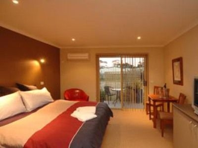 Motel Strahan2