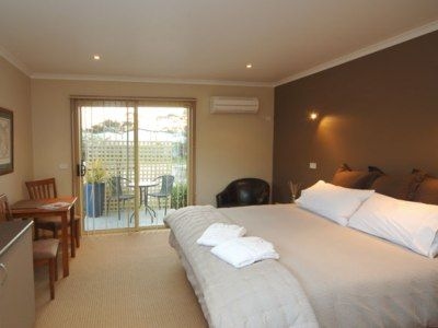 Motel Strahan4