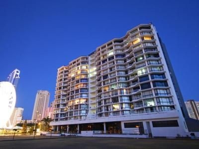 Surfers Plaza Resort3