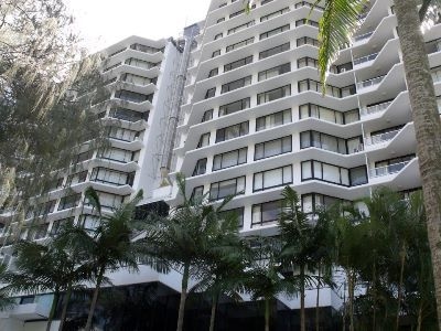 Surfers Plaza Resort1