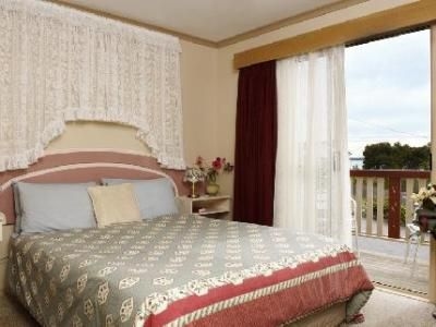 Amoshouse & Swansea Ocean Villas3