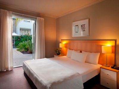 Adina Apartment Chippendale4