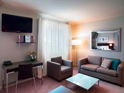 Adina Apartment Chippendale3