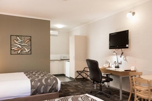 เบลซิง สตัมป์ โมเทล แอนด์สวีทส์ (Blazing Stump Motel & Suites)3