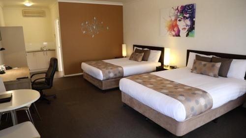 เบลซิง สตัมป์ โมเทล แอนด์สวีทส์ (Blazing Stump Motel & Suites)4
