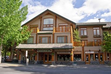 Brewster's Mountain Lodge0