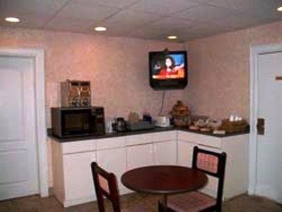 Howard Johnson Express Inn Barrie1