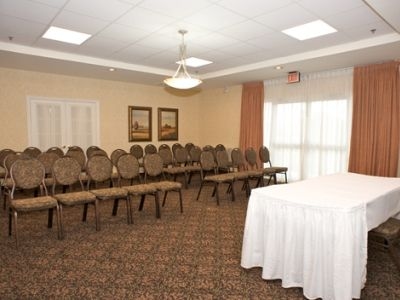 Monte Carlo Inns Brampton Suites1