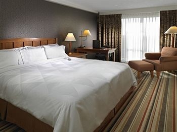 Radisson Hotel Calgary Airport2