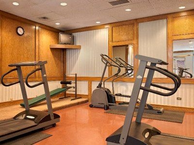 Ramada Downtown Calgary4