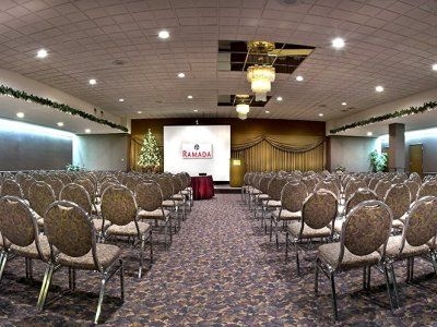 Ramada Downtown Calgary3