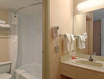 Ramada Limited Calgary4