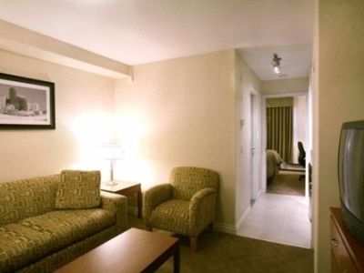 Sandman Hotel and Suites Calgary West4