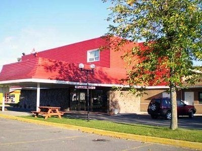 Econo Lodge Cornwall1