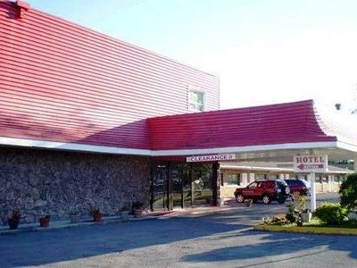 Econo Lodge Cornwall0