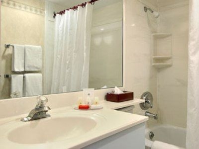 Ramada Hotel And Conference Centre3