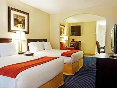 Holiday Inn Express Htl And Suites Edson0