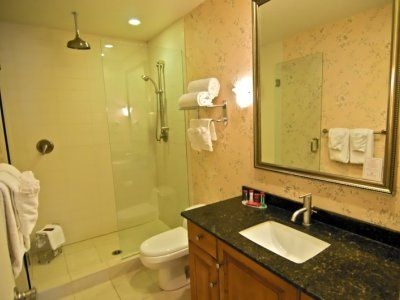 Ramada Lodge Kelowna4
