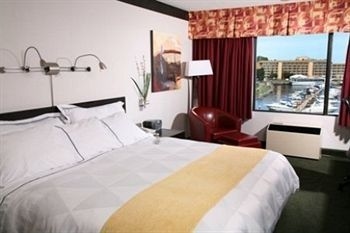 Radisson Kingston Harbourfront4