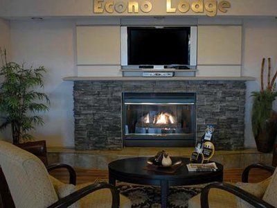 Econo Lodge Inn And Suites3